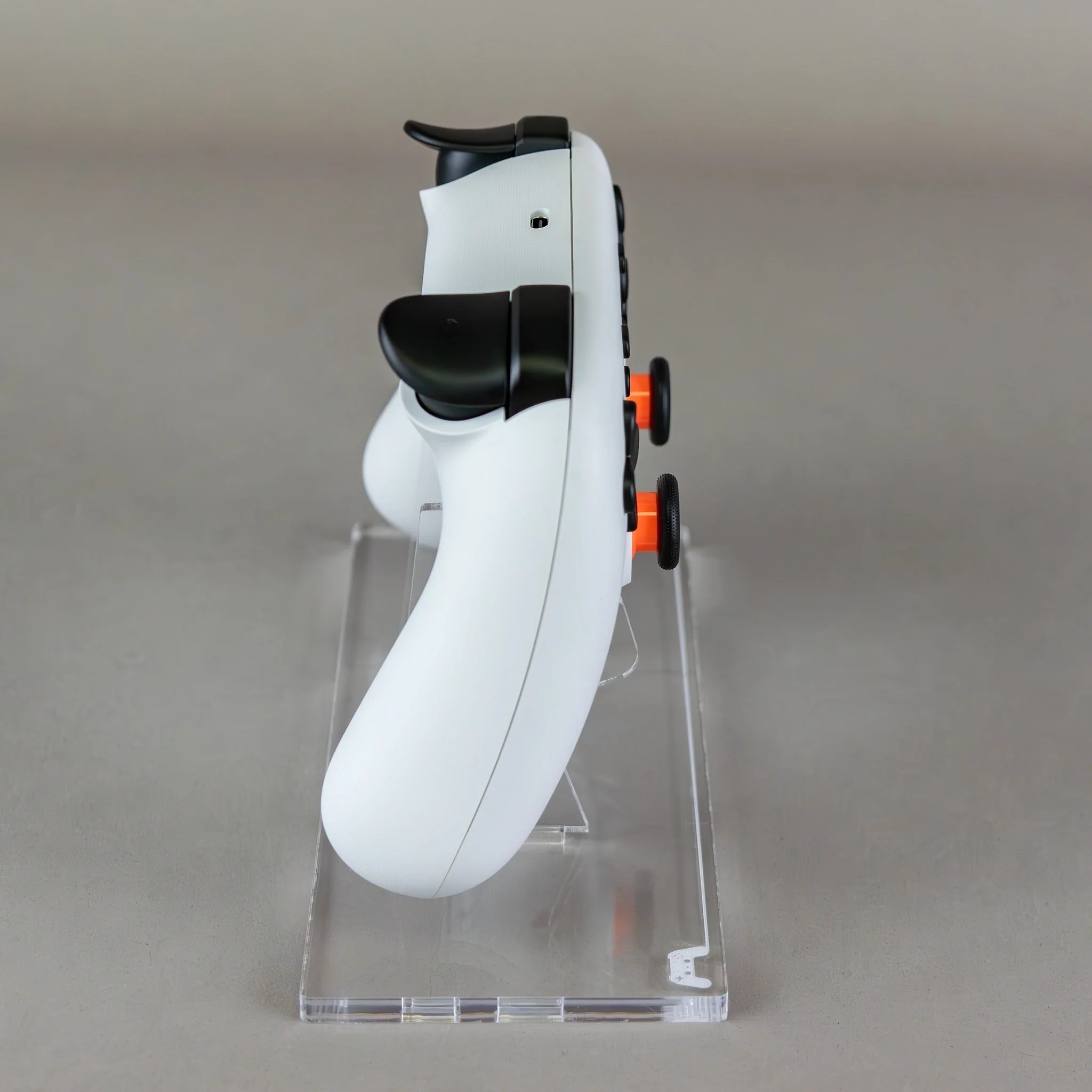 Display stand for Google Stadia controller - Crystal Black | Rose Colored Gaming - Image 4